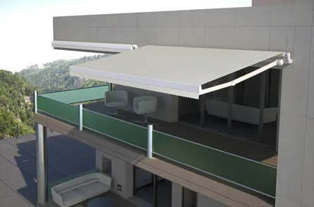 Toldo aberto numa varanda de moradia